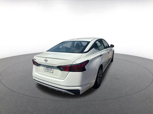 Used 2025 Nissan Altima 2.5 SV FWD image 6