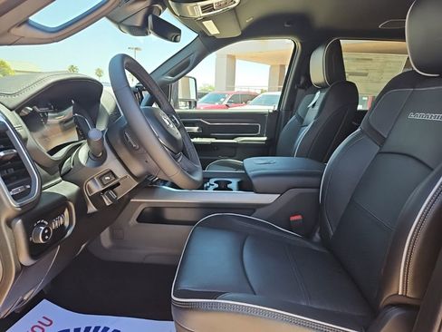 New 2026 RAM 2500 Laramie AWD/4WD image 18