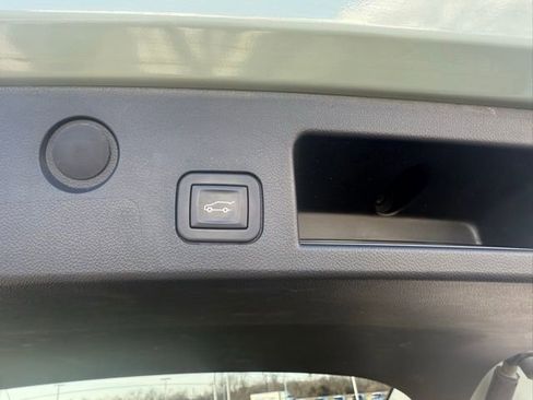 Used 2025 Chevrolet Equinox LT w/ Convenience Package II image 35