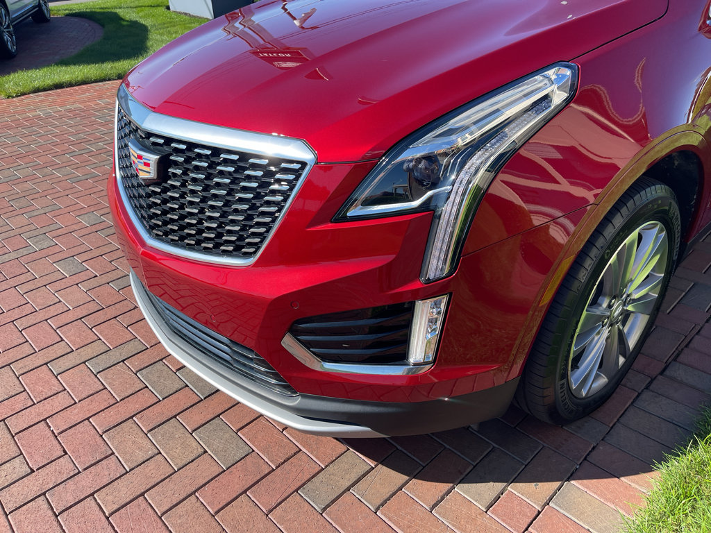Used 2024 Cadillac XT5 Premium Luxury AWD/4WD image 2