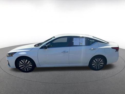 Used 2025 Nissan Altima 2.5 SV FWD image 10