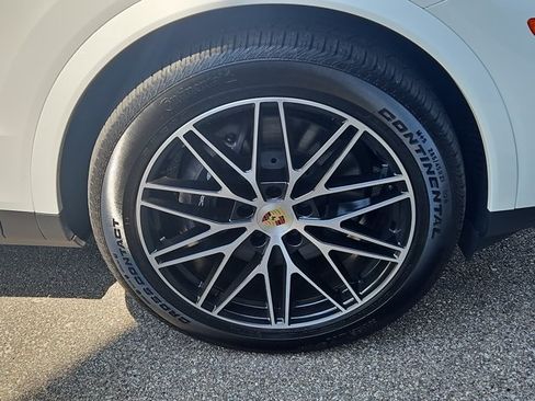 Certified 2024 Porsche Cayenne AWD/4WD image 14