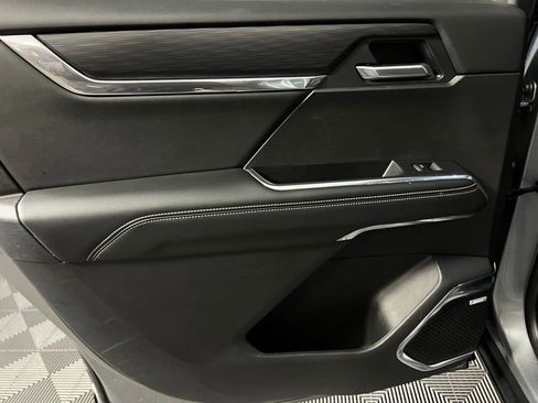 Used 2025 GMC Acadia Elevation image 30