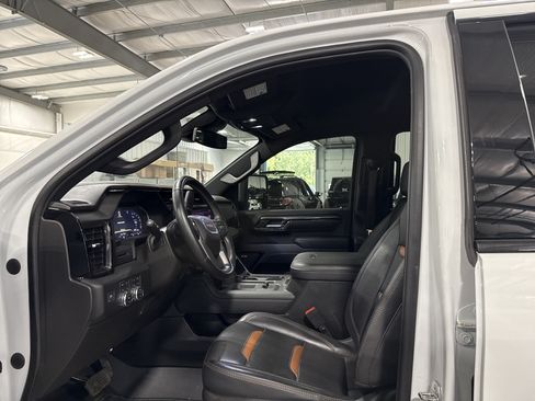 Used 2024 GMC Sierra 2500 AT4 AWD/4WD image 8