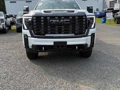 Used 2024 GMC Sierra 3500 Denali Ultimate AWD/4WD image 2