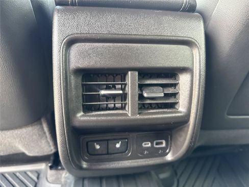 Used 2025 Cadillac XT4 Premium Luxury w/ Technology Package FWD image 34