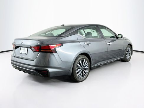 Used 2024 Nissan Altima 2.5 SV FWD image 9