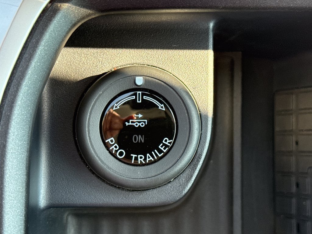 Used 2025 Ford Expedition Active AWD/4WD image 31