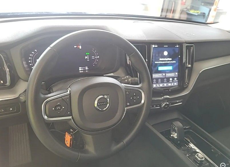 Used 2024 Volvo XC60 T8 Core AWD/4WD image 4