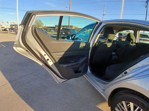 Used 2024 Nissan Altima 2.5 SV image 6