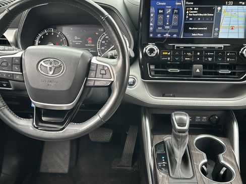 Used 2022 Toyota Highlander Platinum image 14