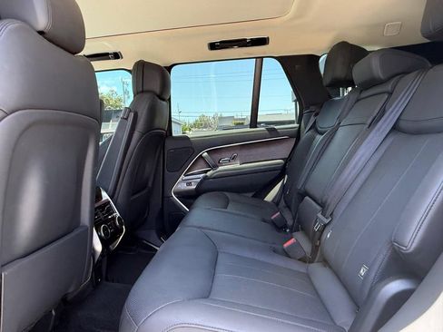 Used 2024 Land Rover Range Rover SE AWD/4WD image 11