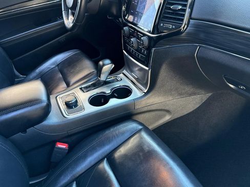 Used 2019 Jeep Grand Cherokee Limited image 32