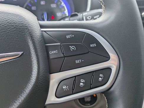 Used 2024 Chrysler Pacifica Touring-L FWD image 28