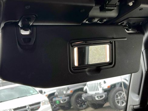 Used 2022 Jeep Wrangler Unlimited Sport AWD/4WD image 29