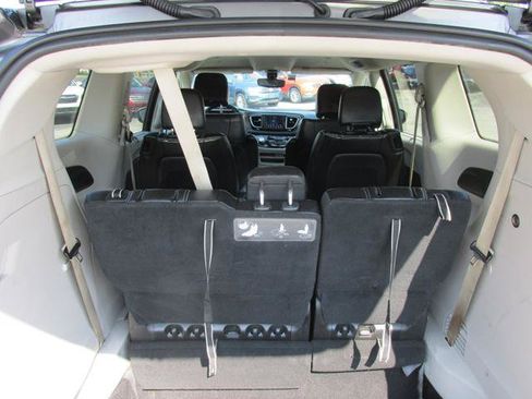 Used 2021 Chrysler Voyager Lxi FWD image 7