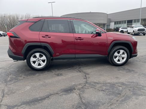 Used 2021 Toyota RAV4 XLE image 9