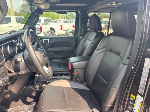 Used 2022 Jeep Wrangler Unlimited Sahara AWD/4WD image 13