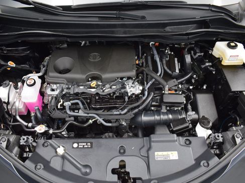 Used 2025 Toyota Sienna LE image 9