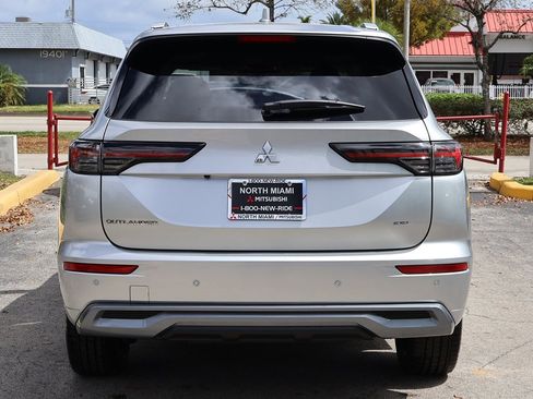 New 2026 Mitsubishi Outlander SEL image 13