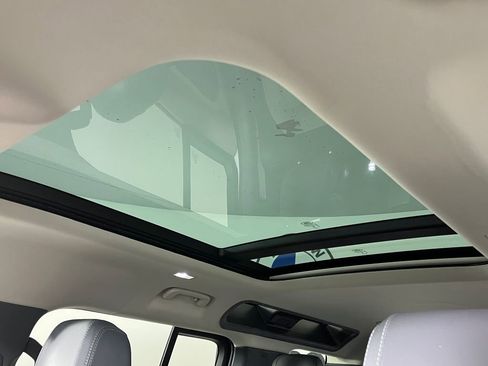 Used 2024 Land Rover Defender 110 X-Dynamic SE image 25