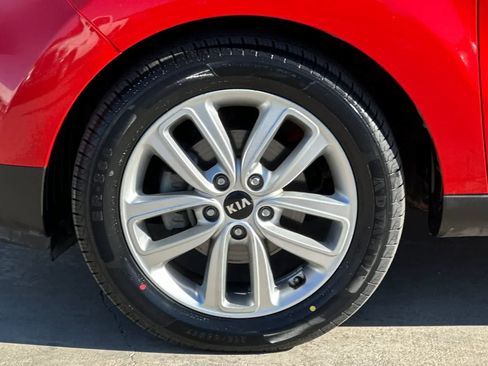Used 2019 Kia Soul + FWD image 33