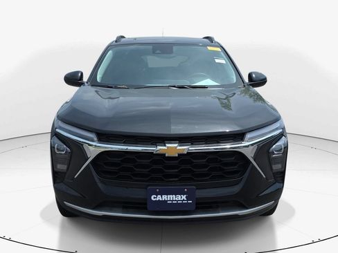 Used 2024 Chevrolet Trax LT w/ Sunroof Package FWD image 6