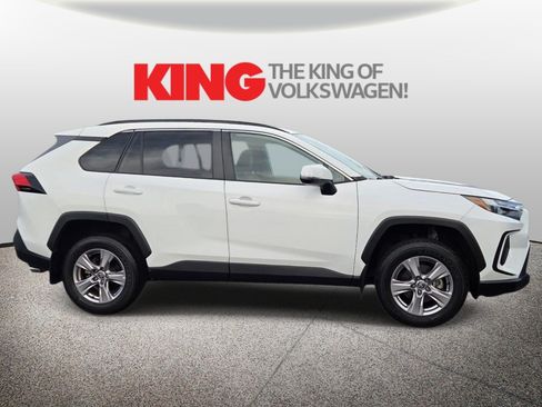 Used 2022 Toyota RAV4 XLE AWD/4WD image 2