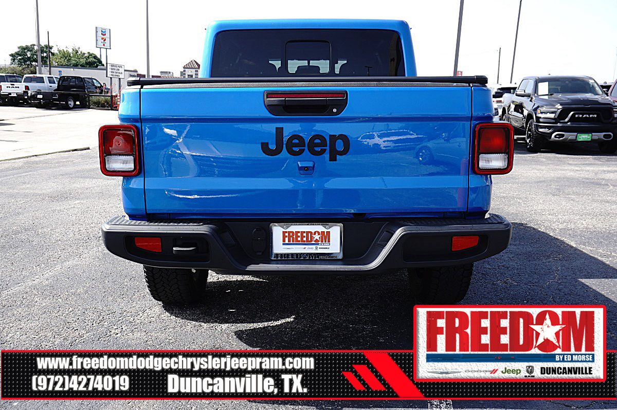 Used 2025 Jeep Gladiator Sport AWD/4WD image 4