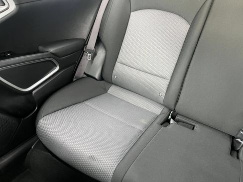 Used 2025 Kia Soul LX w/ LX Technology Package FWD image 39