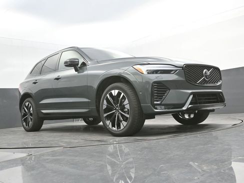 New 2026 Volvo XC60 B5 Plus w/ Climate Package image 37