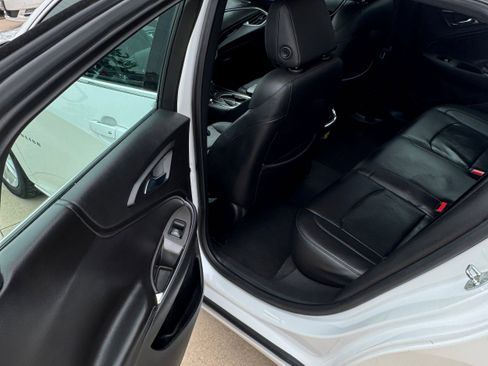 Used 2016 Chevrolet Malibu Base w/ Leather Package image 4