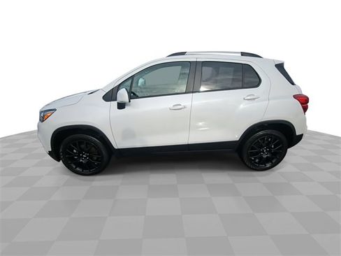 Certified 2022 Chevrolet Trax LT w/ Driver Confidence Package image 5