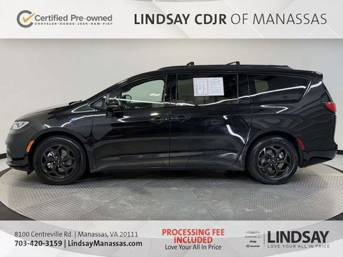 Used 2024 Chrysler Pacifica Premium FWD image 6