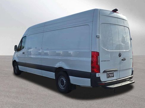 Used 2025 Mercedes-Benz Sprinter 2500 image 5