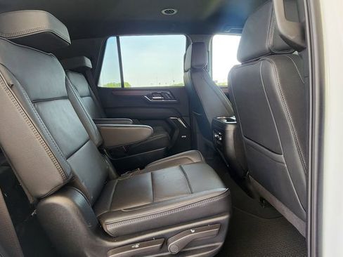 Used 2025 GMC Yukon Denali RWD image 22