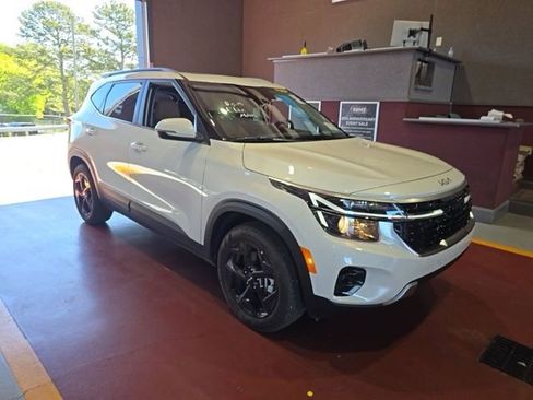 Used 2026 Kia Seltos EX w/ EX Sunroof Package AWD/4WD image 3