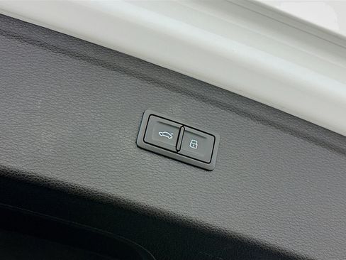 Used 2023 Audi Q5 2.0T Premium w/ Convenience Package image 32