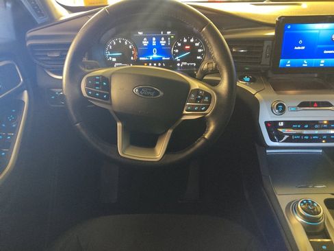 Used 2021 Ford Explorer XLT image 22