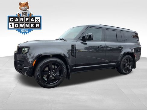 Used 2023 Land Rover Defender 130 X-Dynamic SE image 2