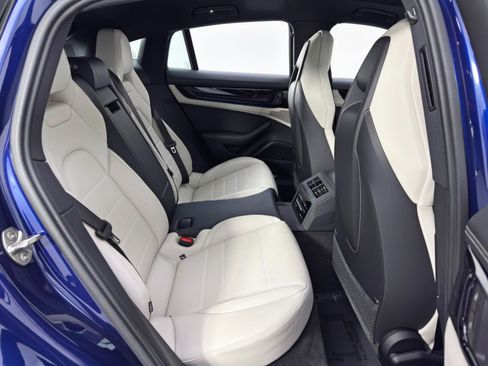 Used 2025 Porsche Panamera 4S w/ Premium Package image 42