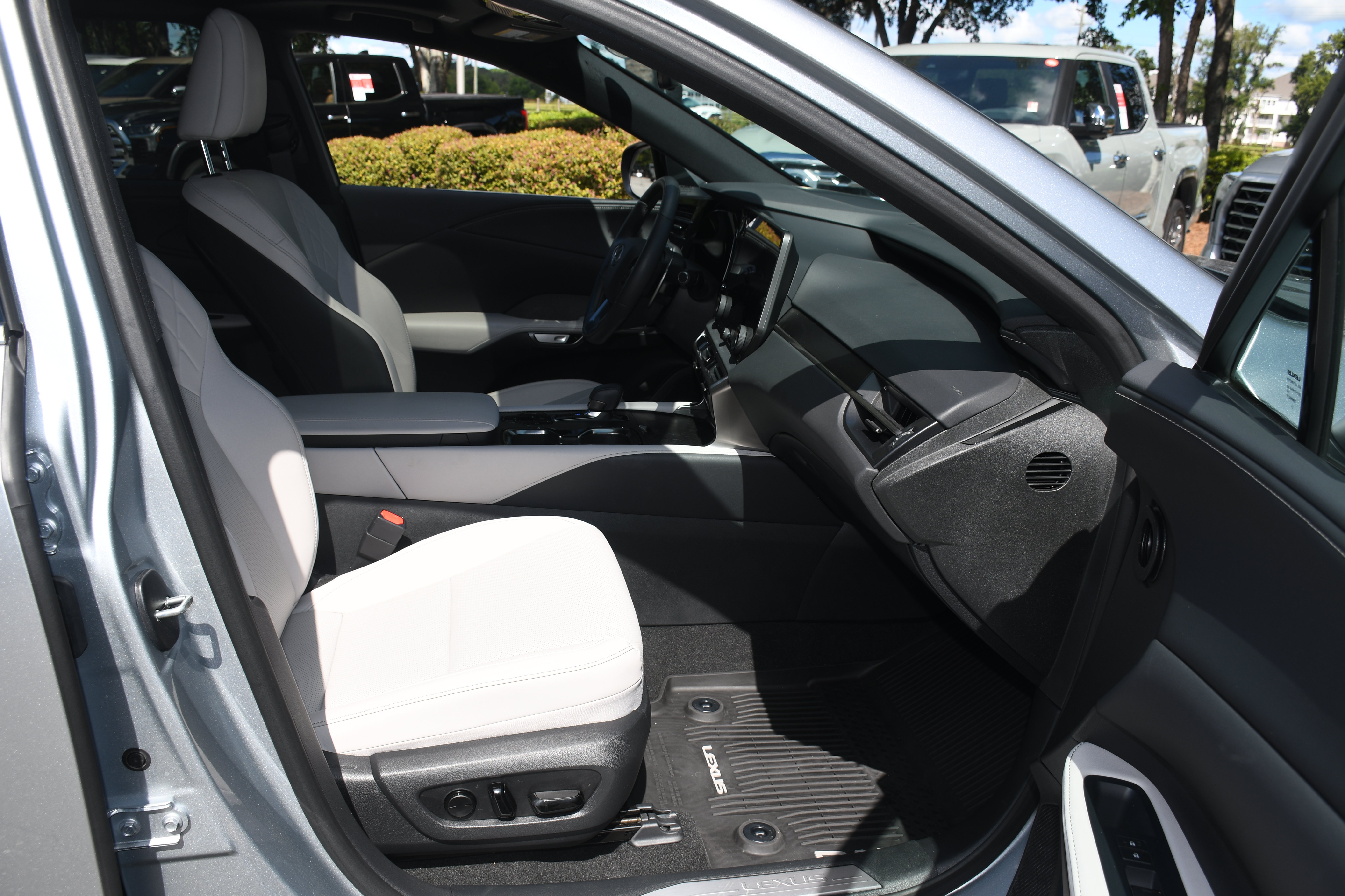 Used 2023 Lexus RX 350 FWD image 21