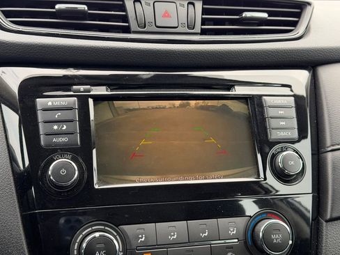 Used 2020 Nissan Rogue S image 24