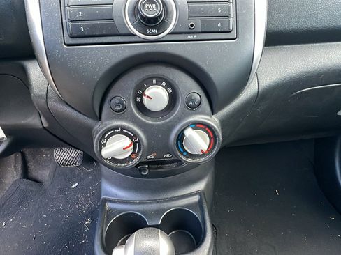 Used 2014 Nissan Versa SV image 30