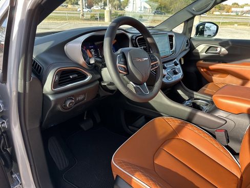 New 2026 Chrysler Pacifica Pinnacle w/ Trailer Tow Group image 63