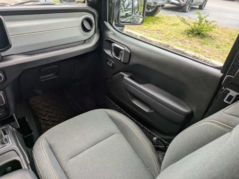 Used 2024 Jeep Wrangler Unlimited Sport AWD/4WD image 19