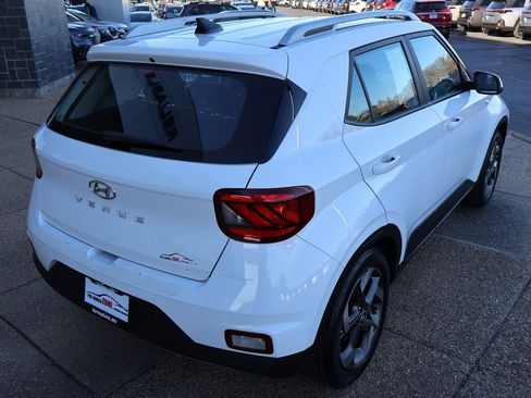 Certified 2022 Hyundai Venue SEL image 6