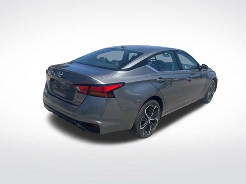 Used 2025 Nissan Altima 2.5 SR image 3