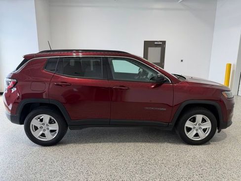 Used 2022 Jeep Compass Latitude w/ Convenience Group AWD/4WD image 9