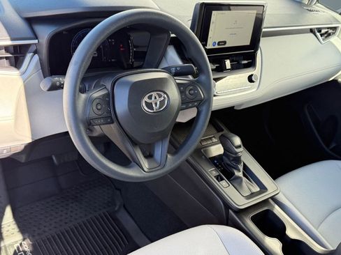 Used 2026 Toyota Corolla Cross L image 4